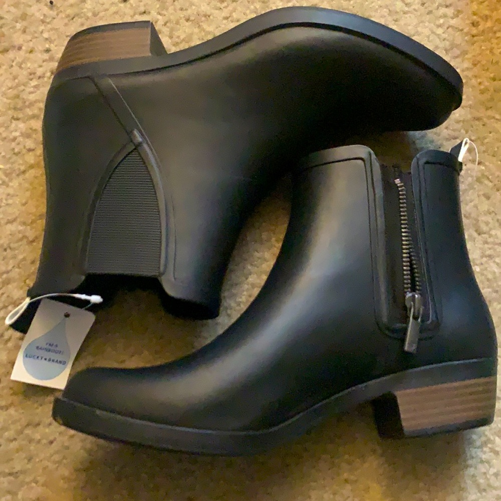 Lucky brand rain boots (8M)